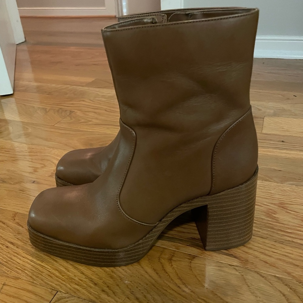 Gianni Bini platform booties